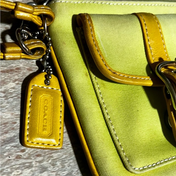 Coach vintage green and mustard color wristlet with 2 front pockets - Picture 5 of 15